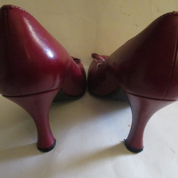 Franco Sarto Brick Red Round Toe Eyelet Pumps - Picture 6 of 7